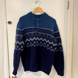 L.L. Bean Men's Navy and White Crewneck Sweater